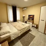 Urban Apartment In Blloku