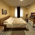 Urban Apartment In Blloku